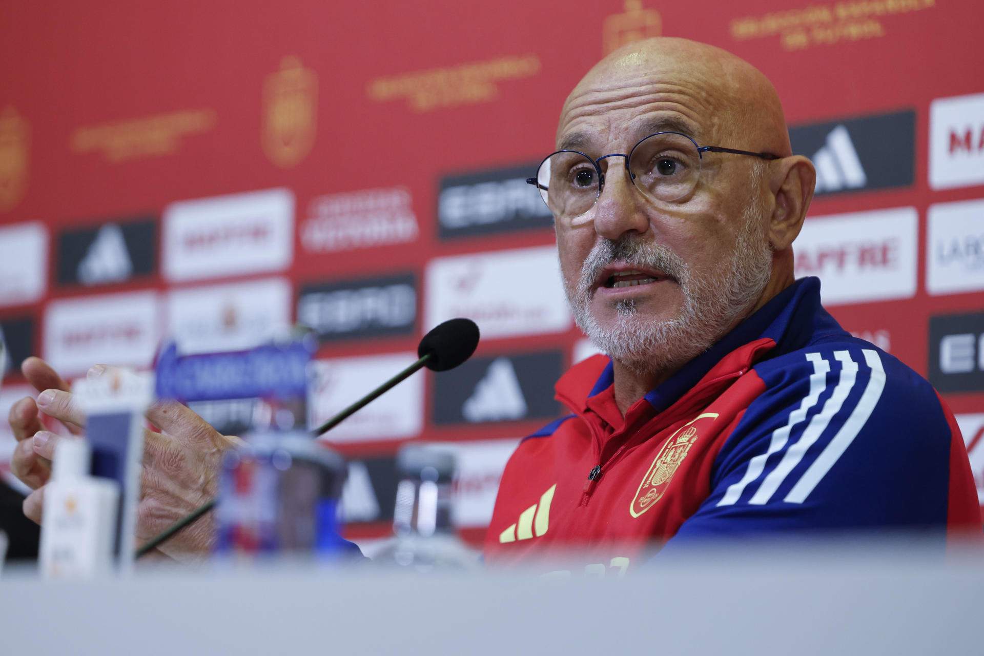 Indignación en el Barça contra Luis de la Fuente al reconocer que Dani Olmo "vino con alguna molestia"