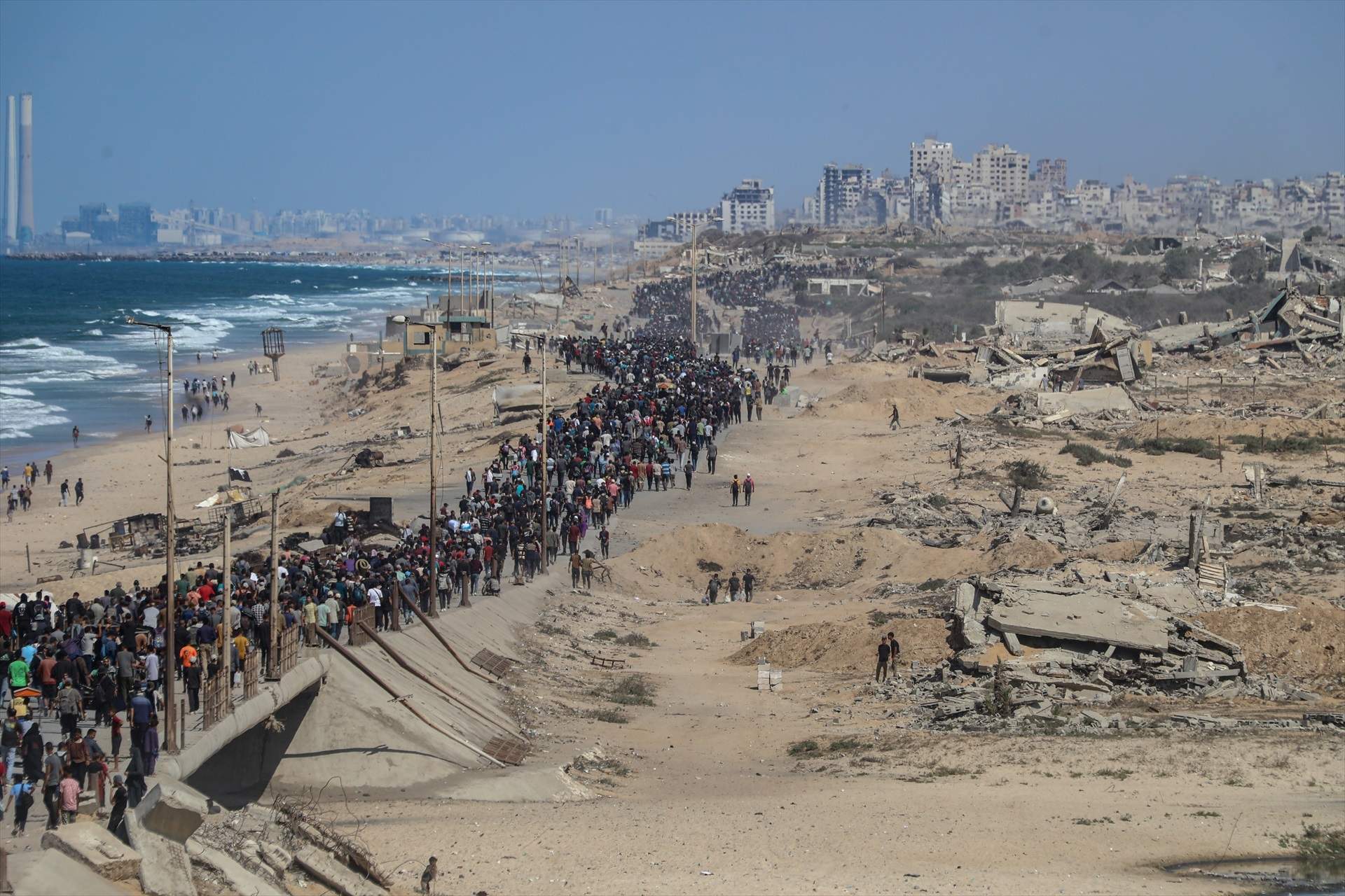 Con el inicio del alto el fuego, miles de palestinos desplazados al sur de Gaza regresan a casa | FOTOS