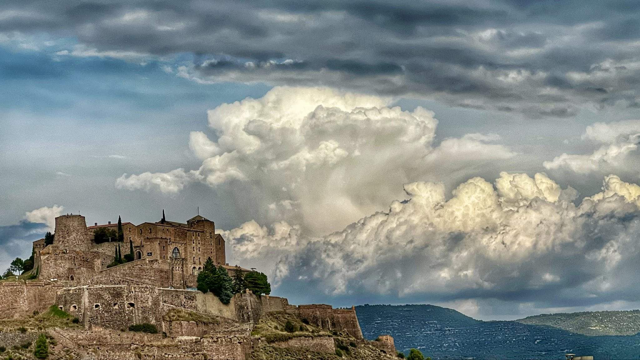 El temporal de lluvias avanza hacia Catalunya: vuelven los chubascos al interior y más tormentas en el Ebro