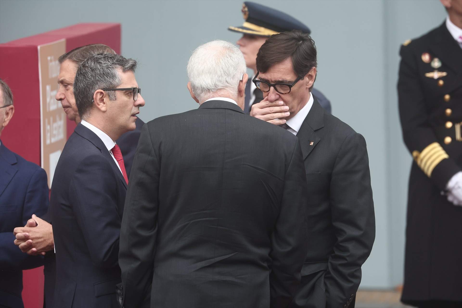 Illa celebra el 12-O amb abraçades amb Montero i converses confidencials amb el president del TC