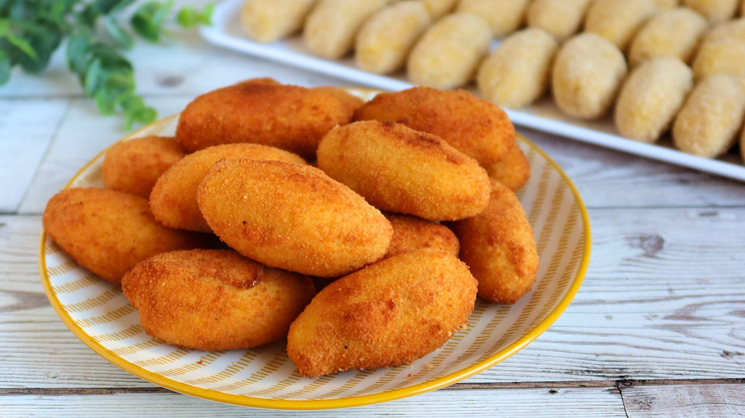 El truco de las abuelas para que las croquetas no revienten al freírlas