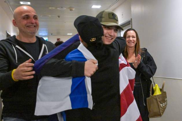 retrobament ostatge israelià amb família Israeli Goverment Press Office