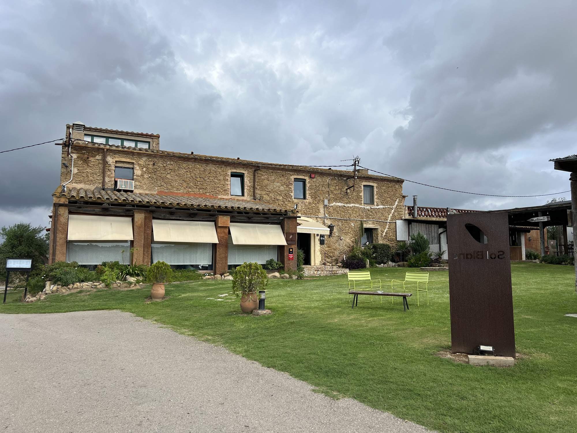 Tradición, sostenibilidad y arroces de alto nivel en este restaurante en el corazón del Empordà