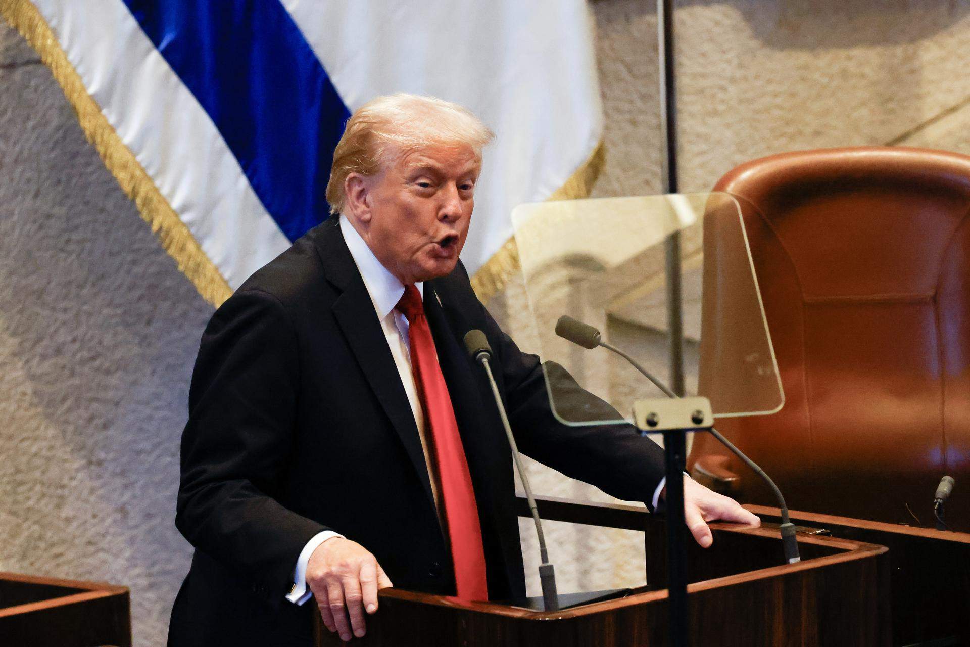Trump pronostica un "amanecer histórico para Oriente Medio" ante el parlamento israelí