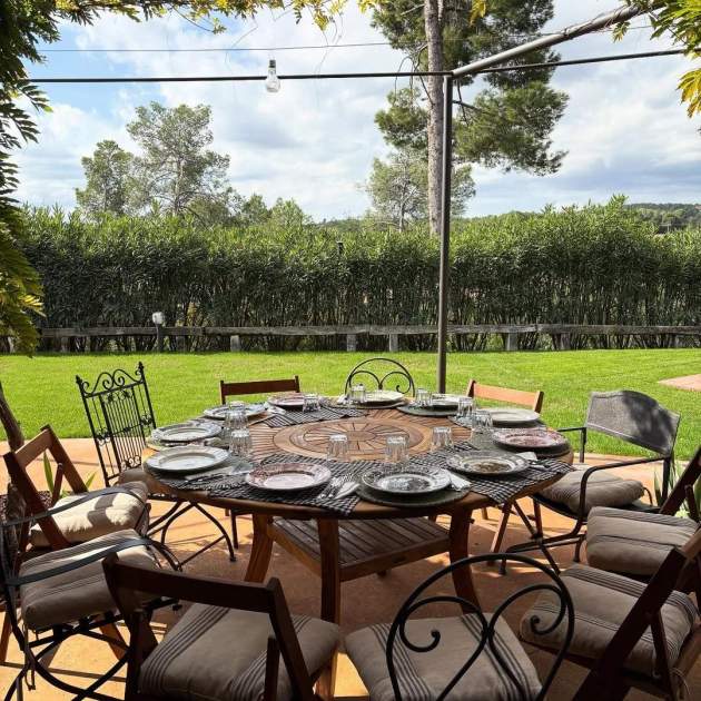 La mesa de la comida de celebración de aniversario de Pilar Tobella Instagram La mesa de la comida de celebración de aniversario de Pilar Tobella Instagram