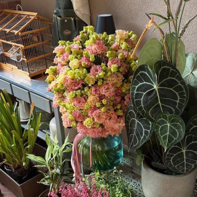 Las flores por el aniversario de Pilar Tobella, madre de Rosalía / Instagram Las flores por el aniversario de Pilar Tobella, madre de Rosalía / Instagram
