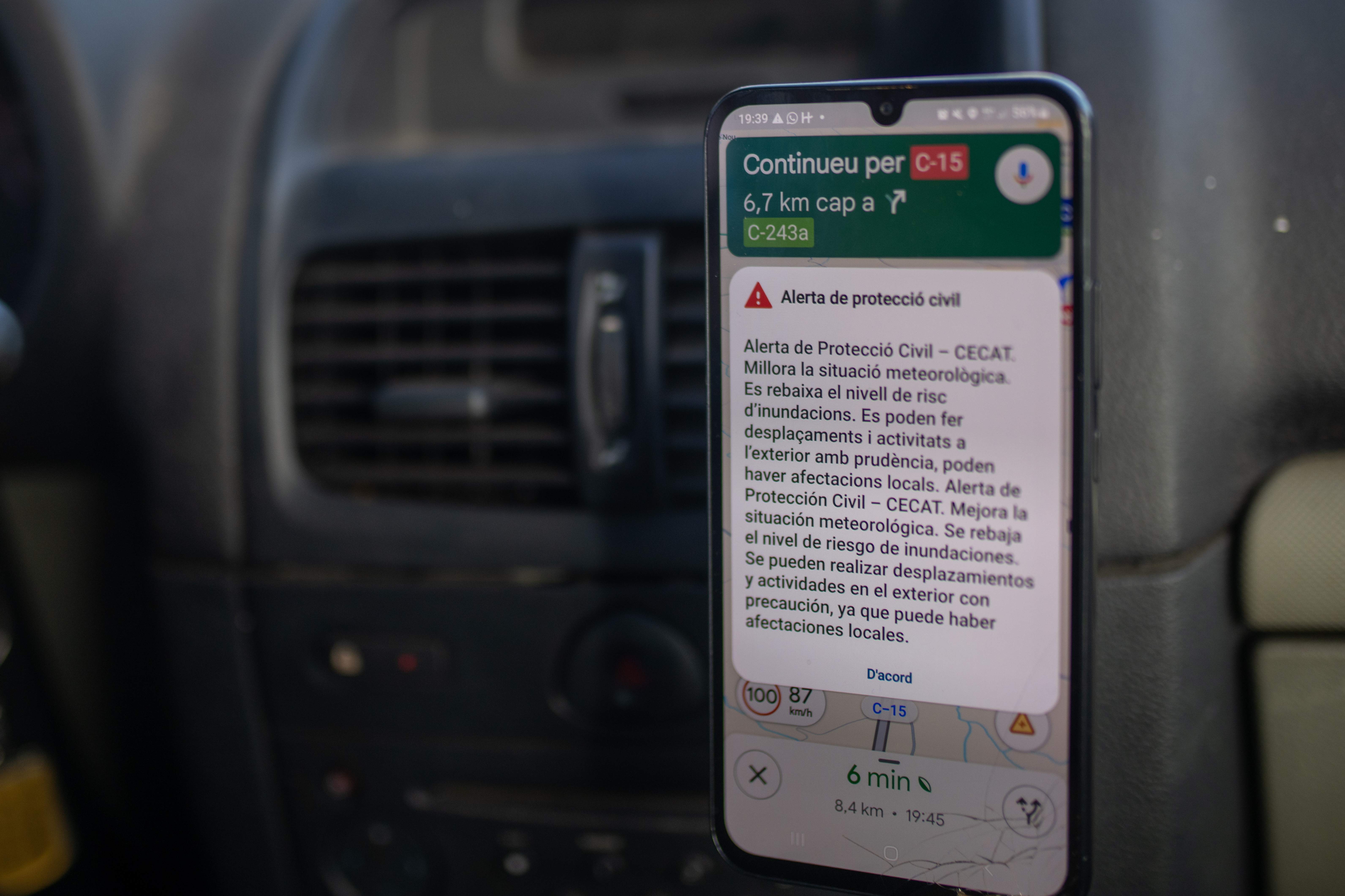 Un escritor valenciano denuncia que los avisos ES-Alert solo se envían en castellano e inglés y no en catalán