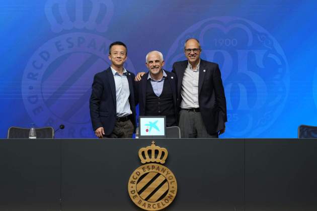 Alan Pace y Mao Ye en la presentación de la nueva propiedad del Espanyol / Foto: EFE Alan Pace y Mao Ye en la presentación de la nueva propiedad del Espanyol / Foto: EFE