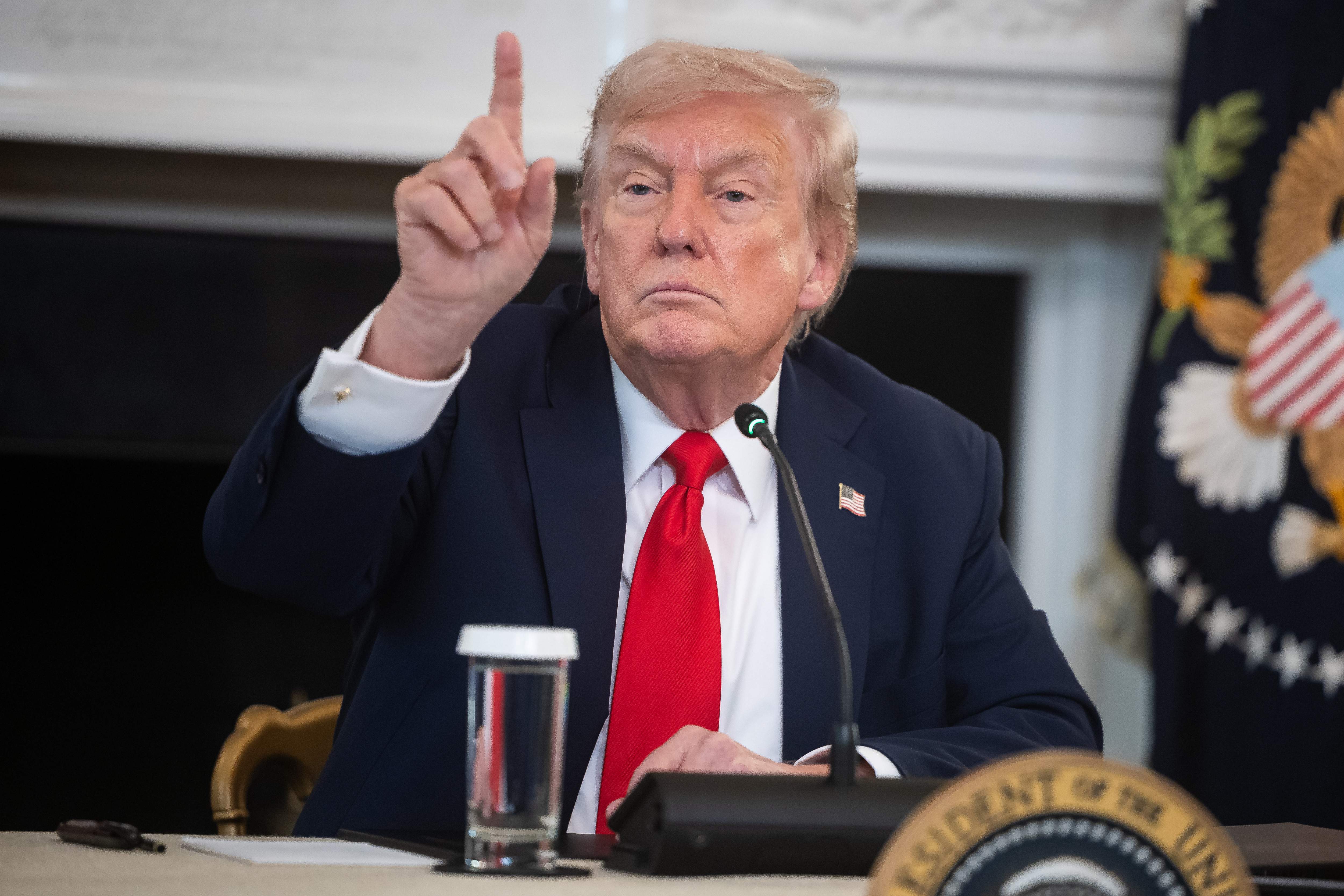 Trump vuelve a la carga y amenaza a España con aranceles por no cumplir con la OTAN: "Hay que castigarlos"