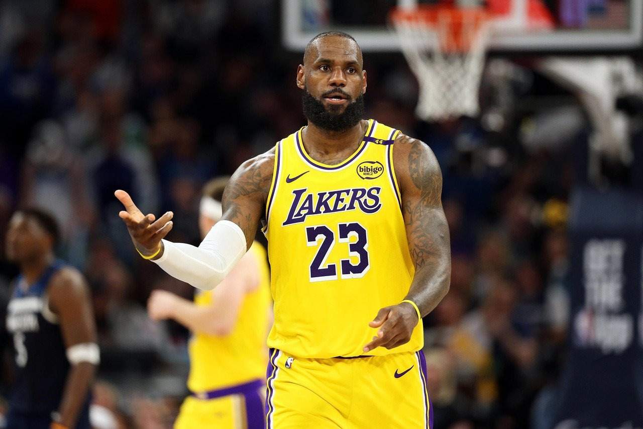 LeBron James, muy sincero en su podcast, lo amenazó de que le iban a pasar cosas malas