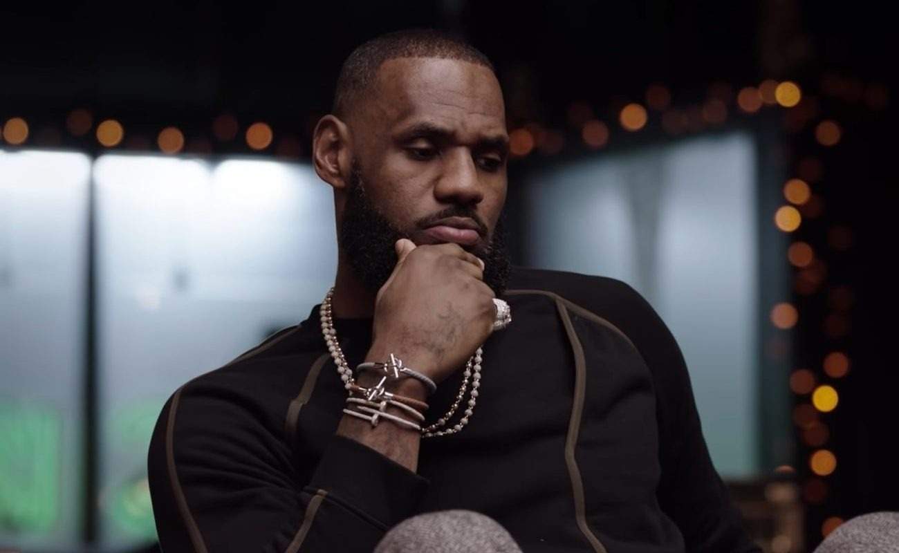 LeBron James se hace el perezoso por su enfado con Lakers, pero solo un poco