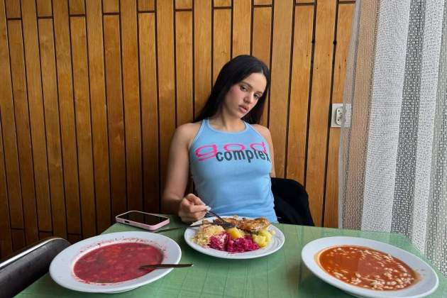 Rosalía amb la samarreta "God Complex" / Instagram