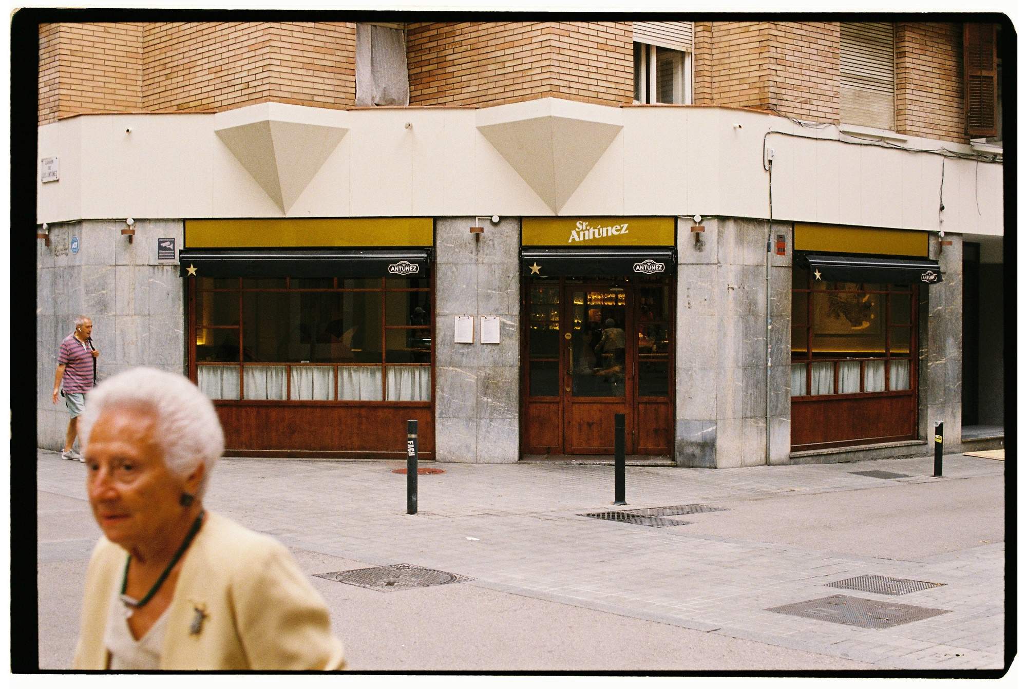 Un restaurant amb classe per gaudir de bones tapes en aquest xamfrà de Gràcia