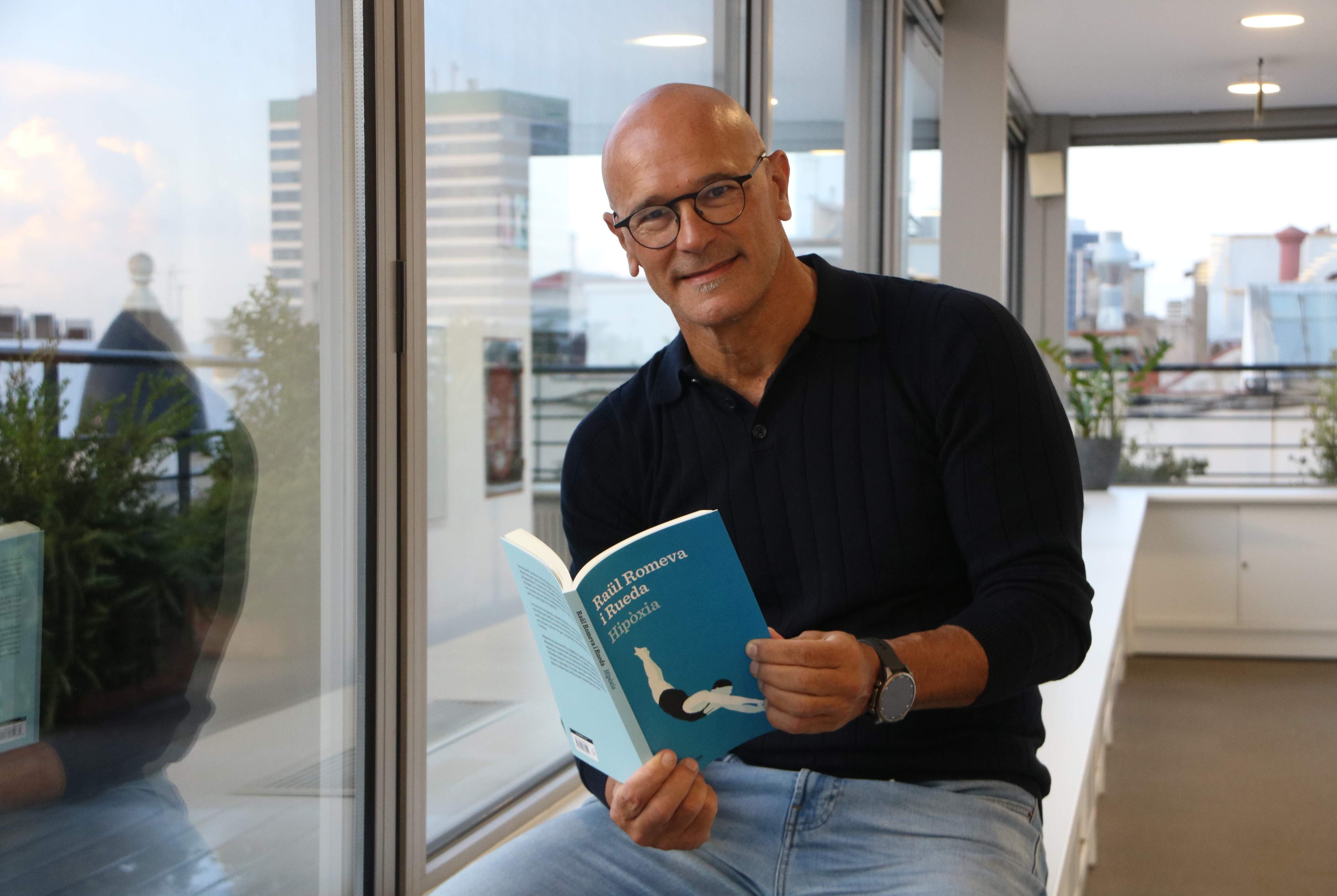 Romeva vuelve a la ficción con 'Hipòxia': crítica a la superficialidad y elogio a los "que lo intentan"