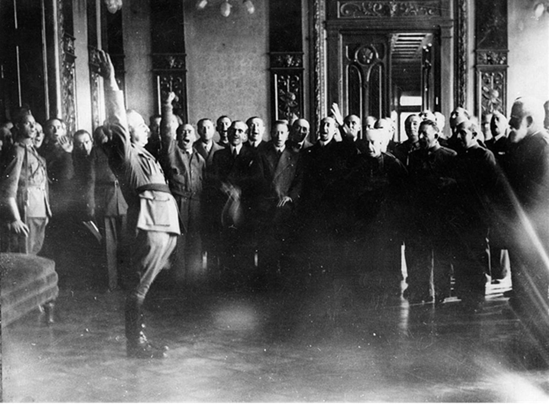 Franco decideix perdonar Madrid i li retorna la condició de capital de l'Estat