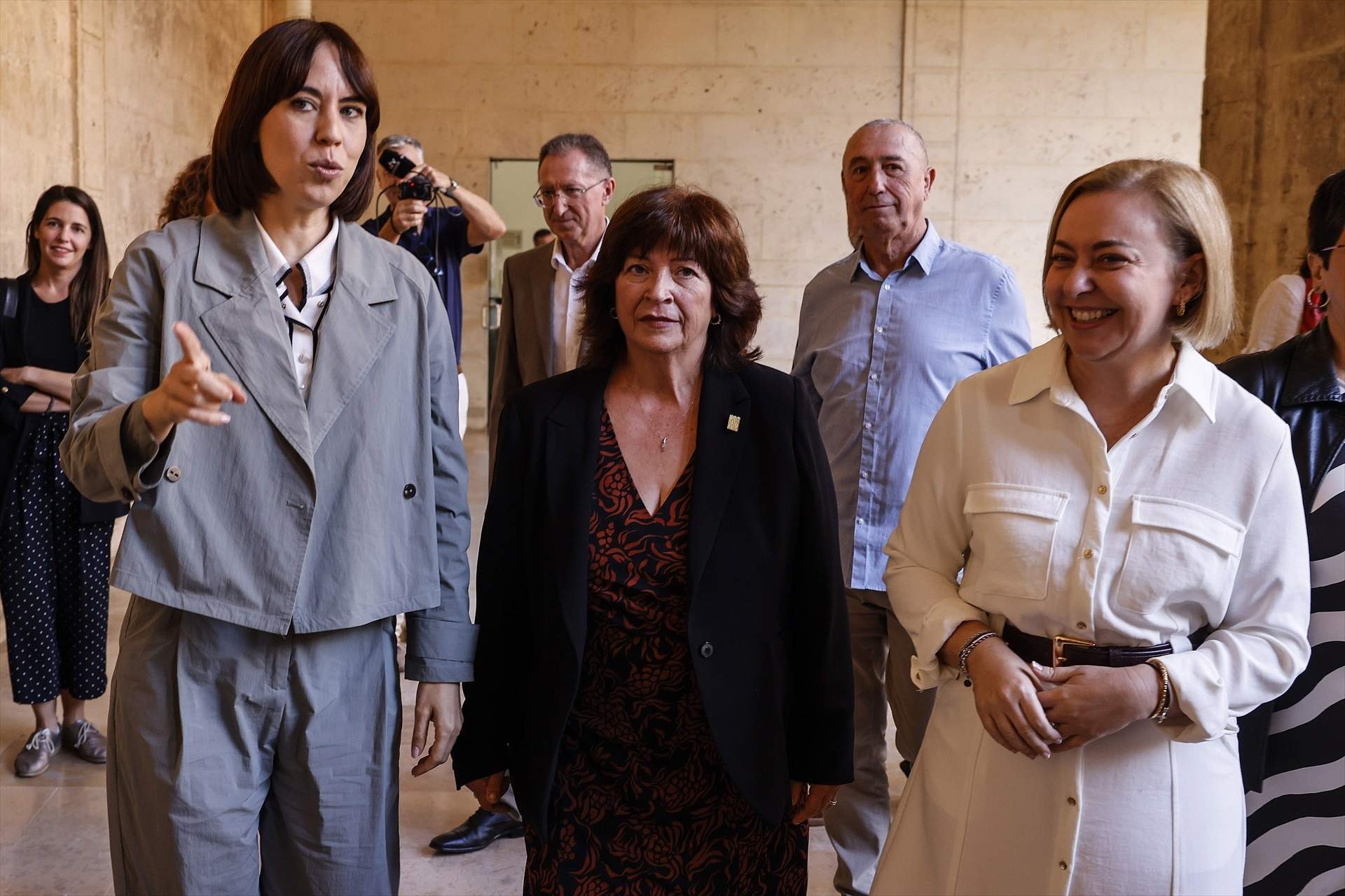 L’Acadèmia Valenciana de la Llengua denuncia el “terraplanisme lingüístic” del govern de Mazón