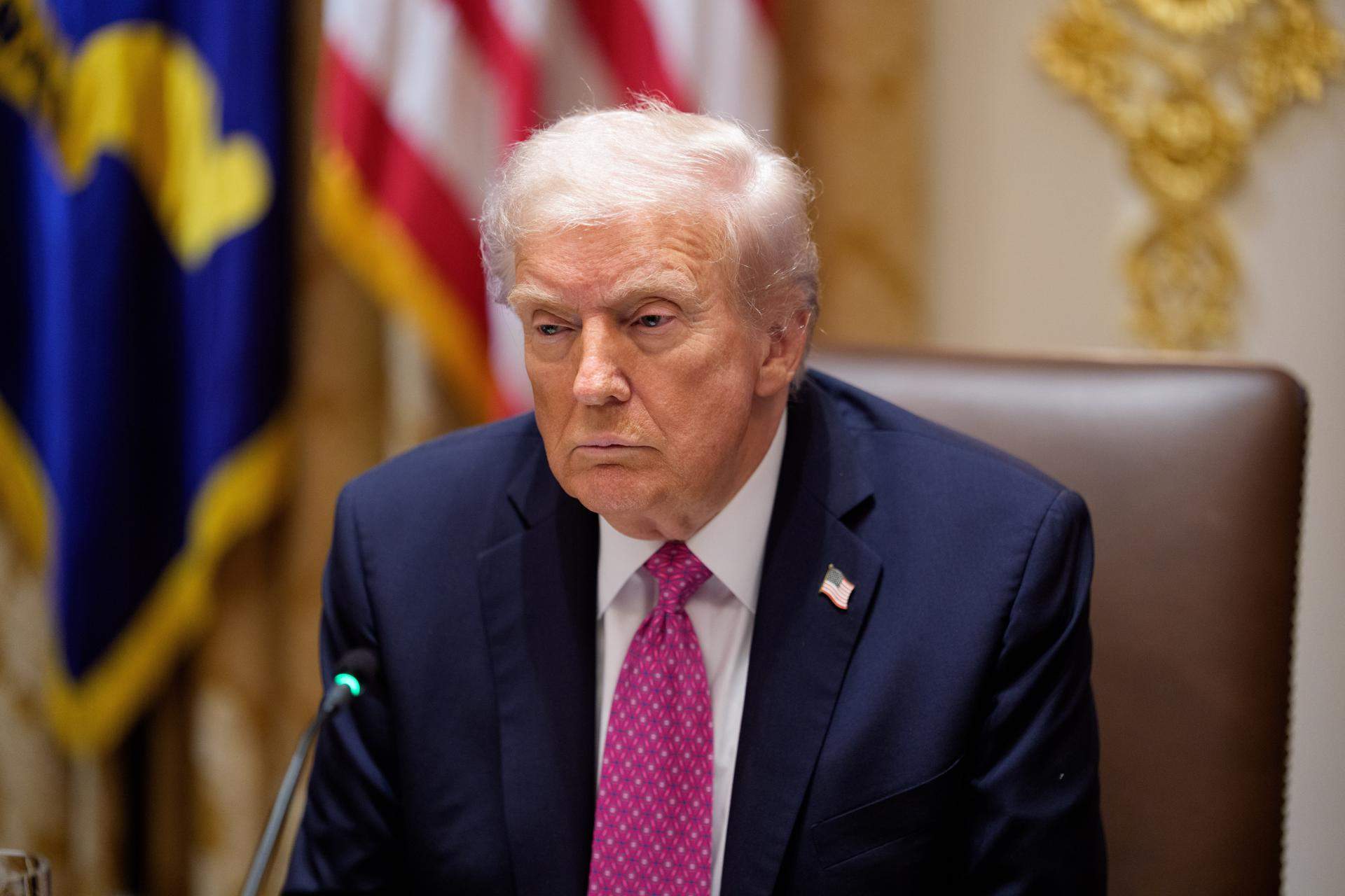 Trump insisteix que Espanya és "deslleial" amb l'OTAN i que mereix una "reprimenda"