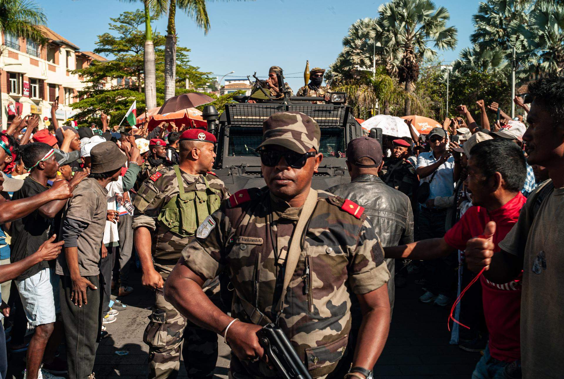 Què passa a Madagascar: les protestes han acabat amb un cop militar i un president fugit