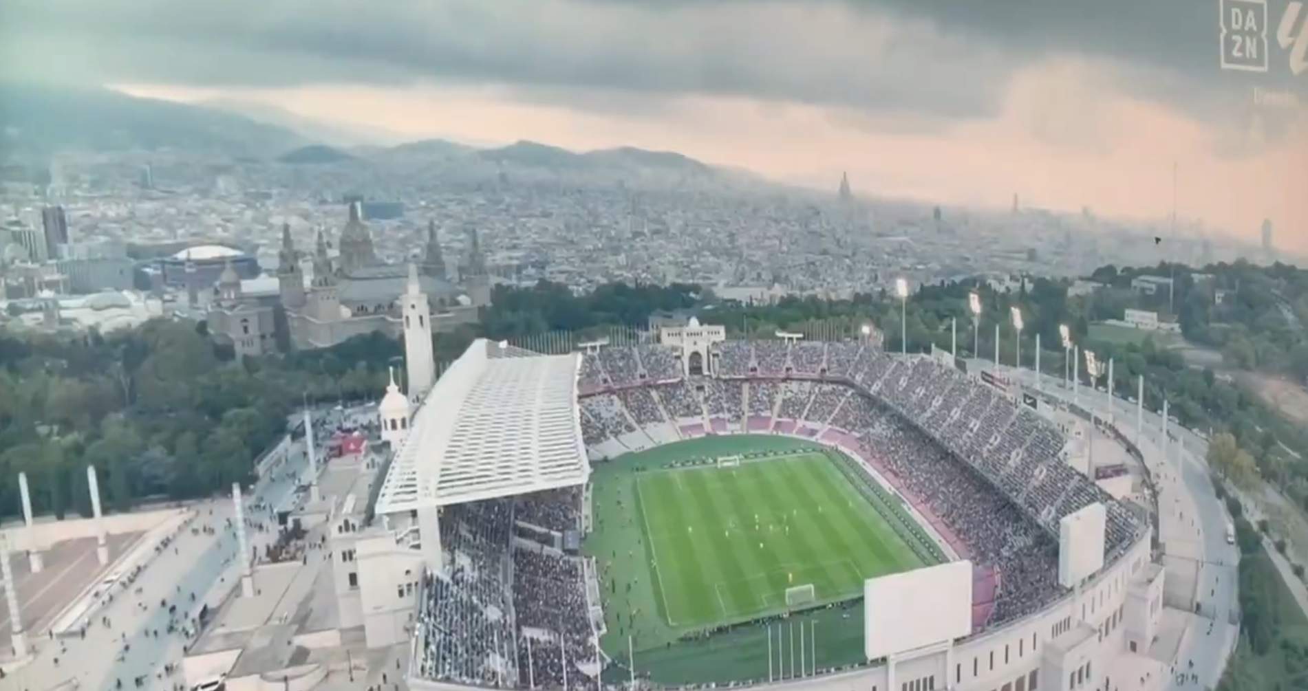 Imágenes de Montjuïc, ayer, al empezar el Barça Girona en DAZN Imágenes de Montjuïc, ayer, al empezar el Barça Girona en DAZN