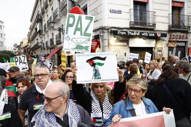 Manifestación en Madrid bajo el lema 'Por una Paz Justa y Duradera' / EFE Manifestación en Madrid bajo el lema 'Por una Paz Justa y Duradera' / EFE