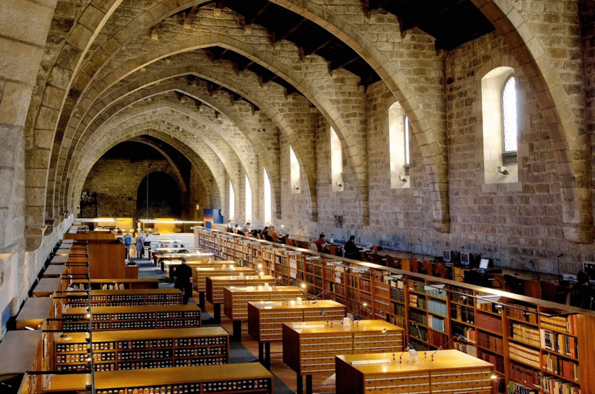 Les 7 millors biblioteques de Barcelona per perdre's entre llibres