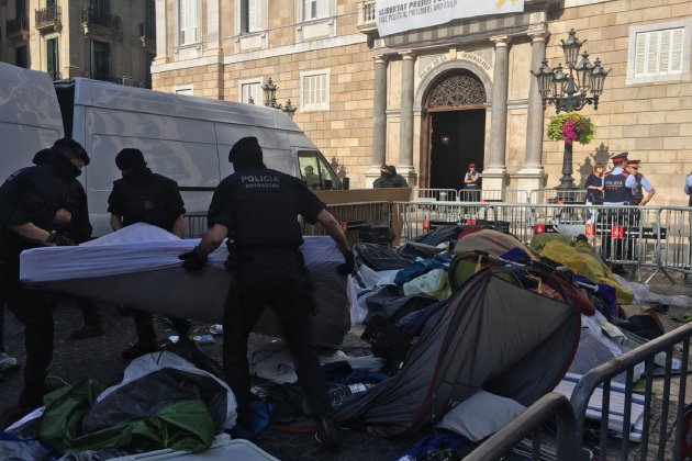 Imatge dels Mossos a la Plaça Sant Jaume