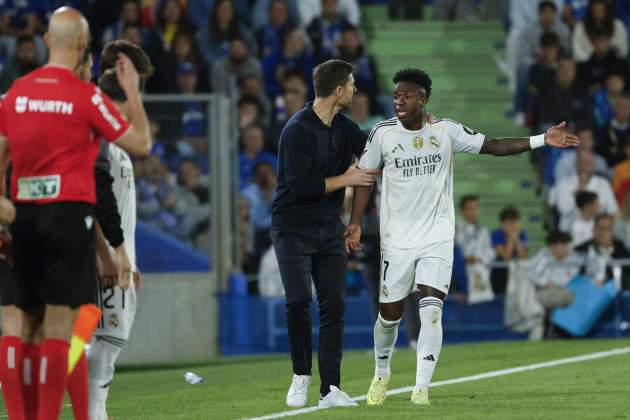 Xabi Alonso Vinicius Real Madrid / Foto: EFE Xabi Alonso Vinicius Real Madrid / Foto: EFE