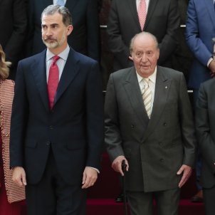 Cop de gràcia a la monarquia: un sondeig dona majoria absoluta per la república