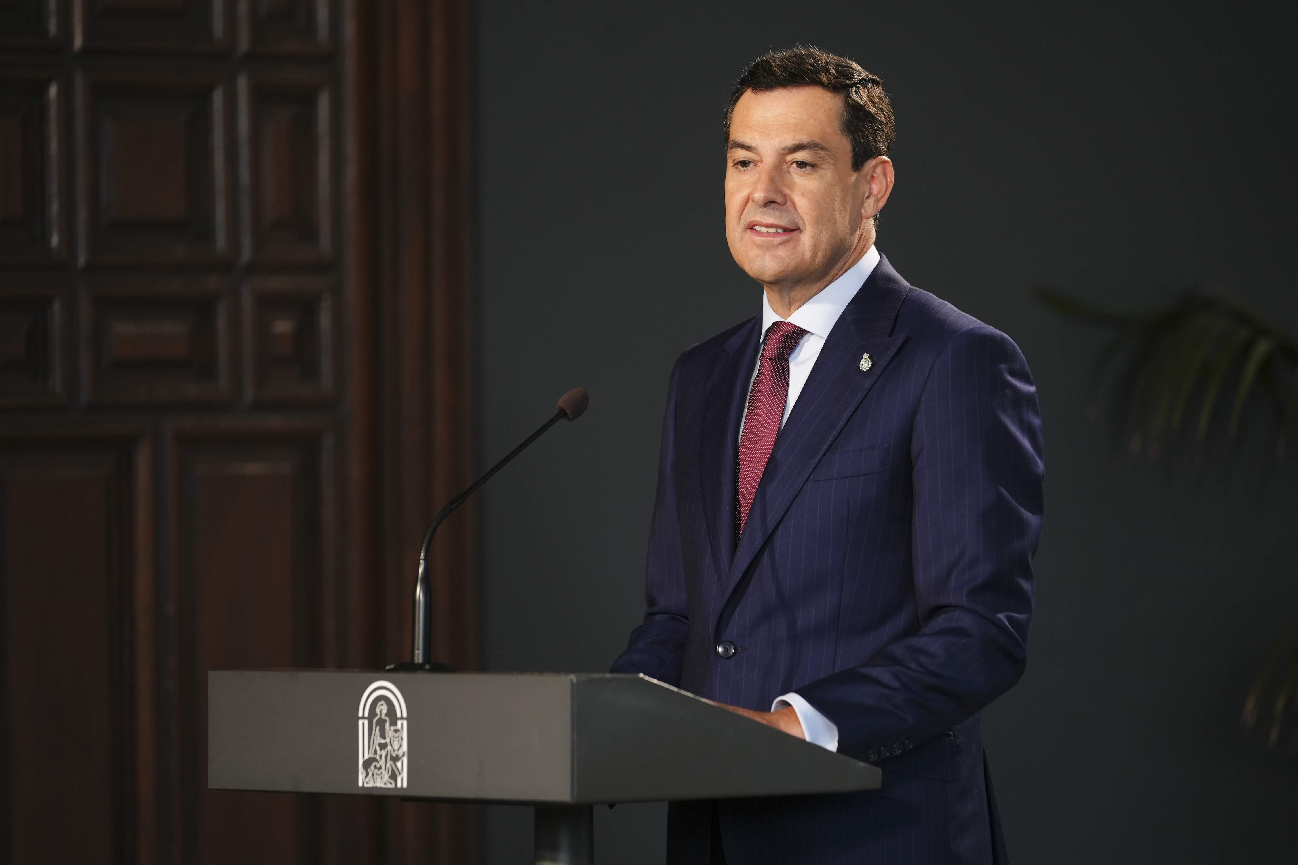 Moreno podria perdre la majoria absoluta després de l'escàndol del càncer, segons el CIS andalús