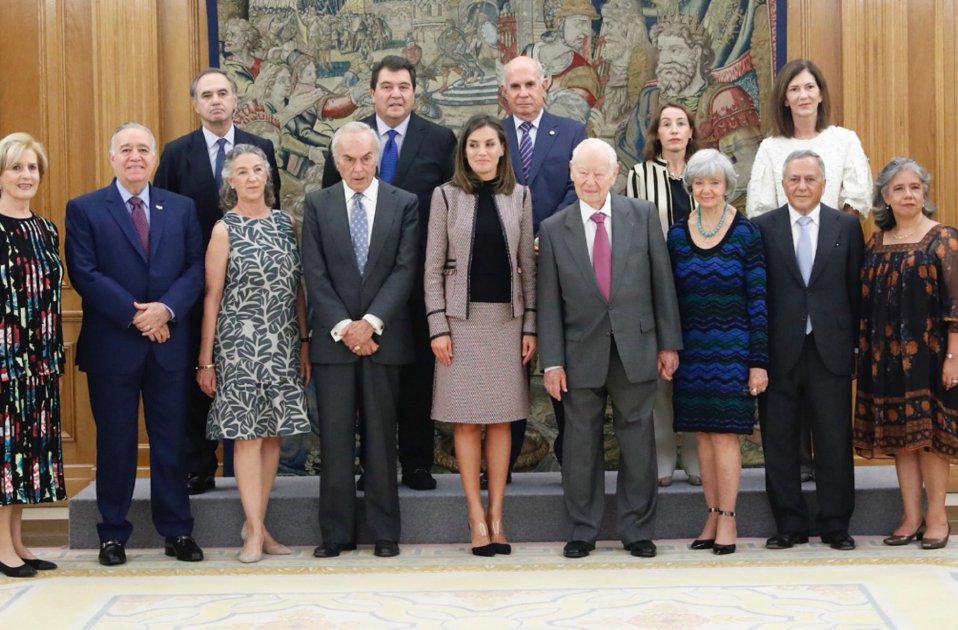 leticia acto falda Casa Real