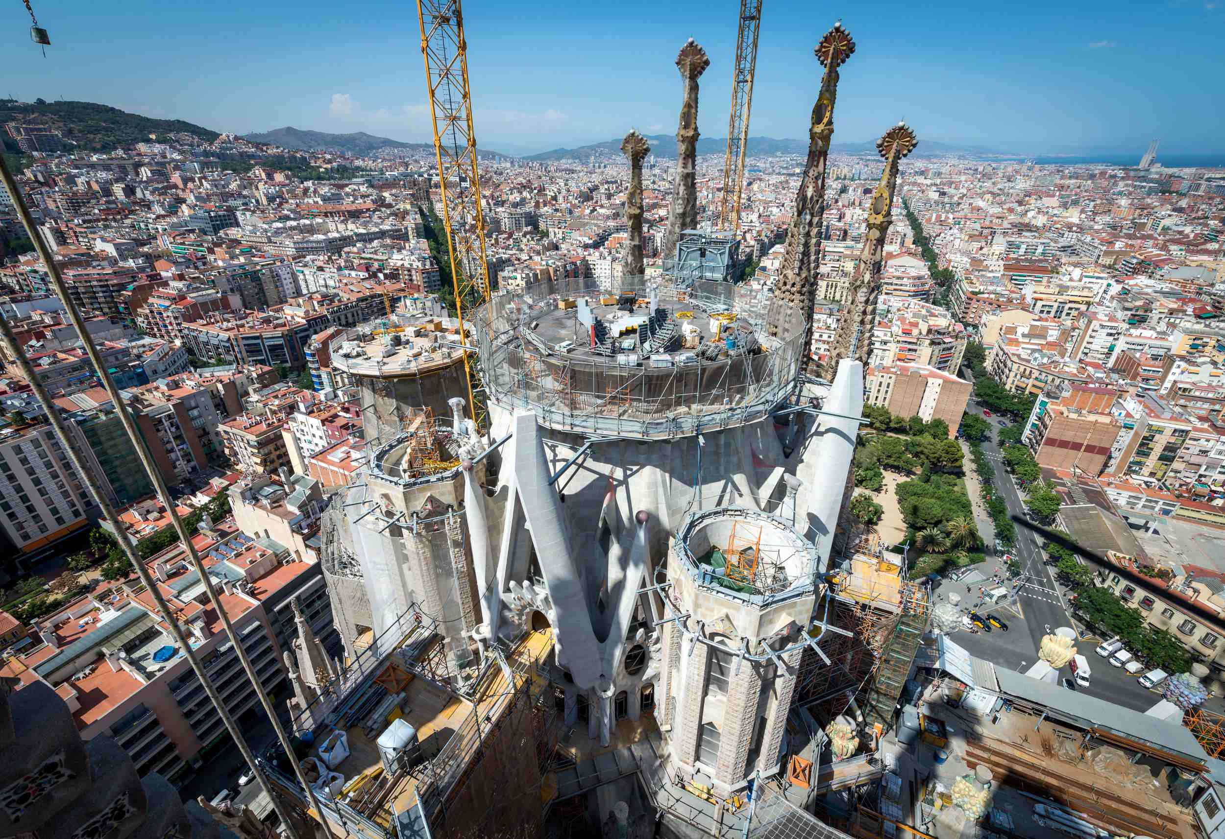 El Ayuntamiento veta las terrazas en las aceras de la Sagrada Familia