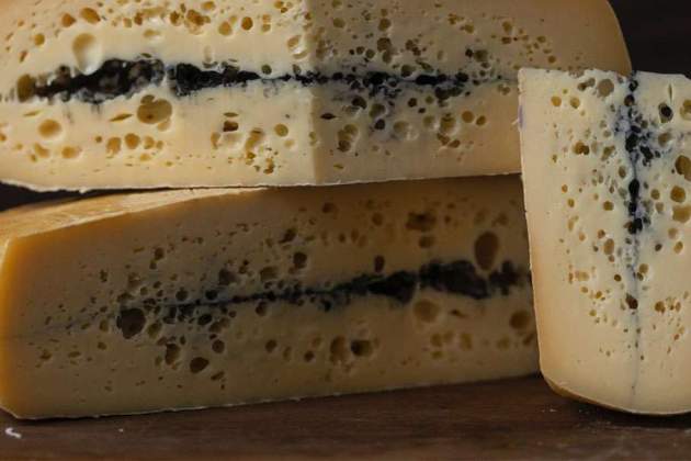 Queso morbier, ceniza / Foto: Unsplash Queso morbier, ceniza / Foto: Unsplash