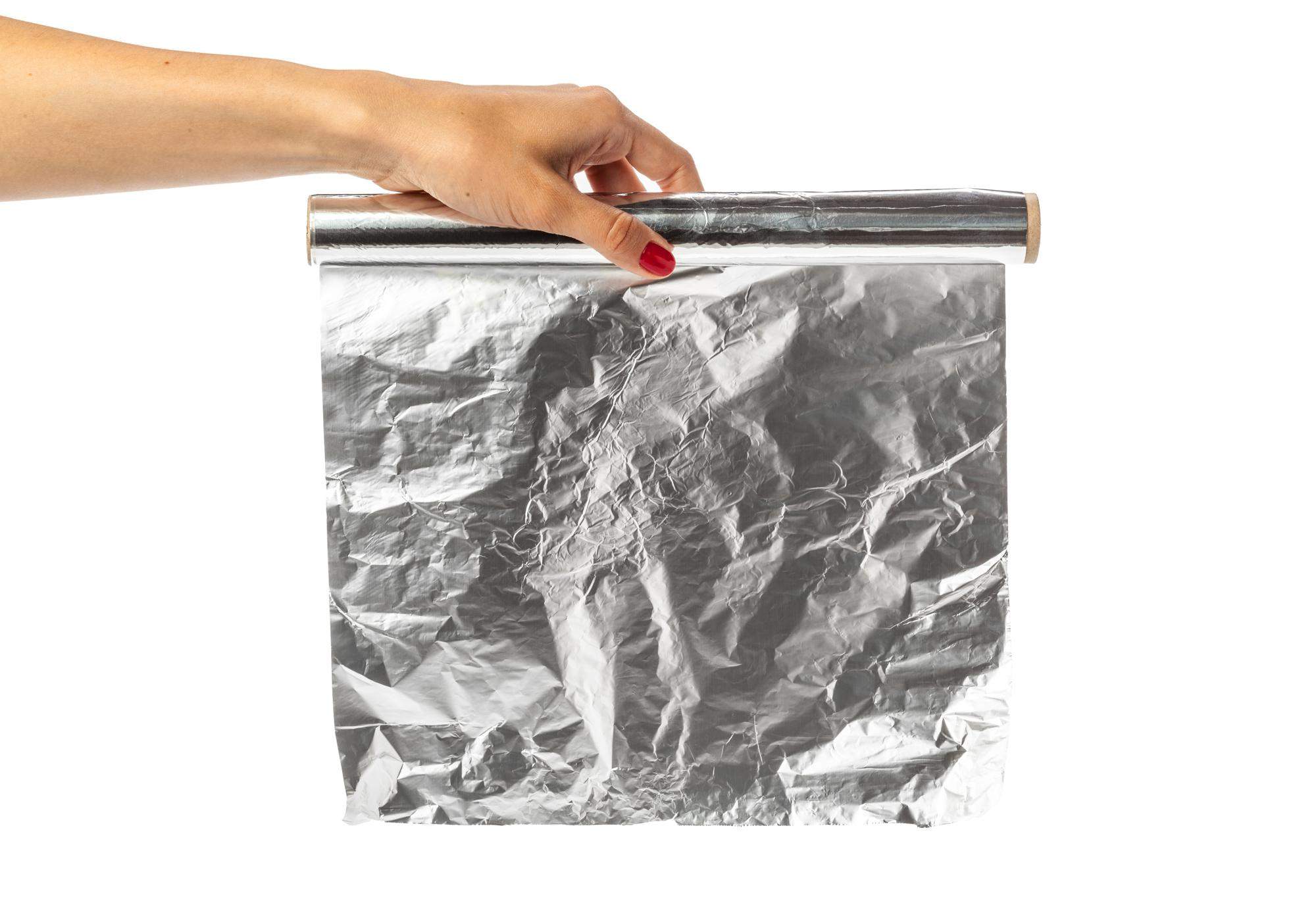 Cómo improvisar un molde con papel de aluminio en un minuto Cómo improvisar un molde con papel de aluminio en un minuto
