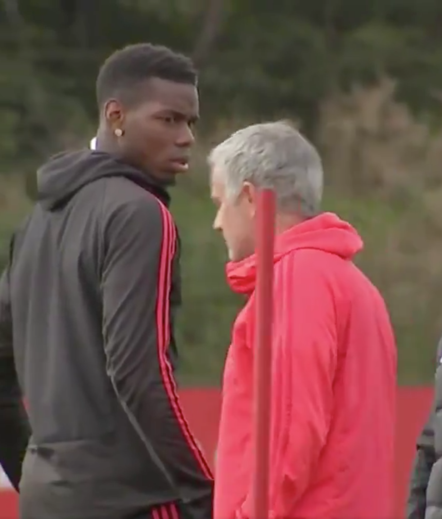 La tensión entre Mourinho y Pogba acerca al francés al Barça