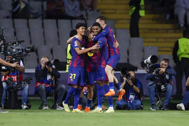El Barça celebra un gol contra el Olympiacos / Foto: EFE