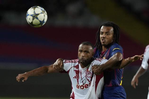 Ayoub El Kaabi Jules Kounde Barça Olympiacos / Foto: EFE Ayoub El Kaabi Jules Kounde Barça Olympiacos / Foto: EFE