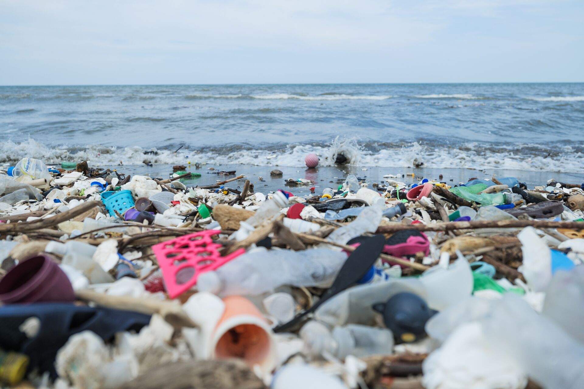 Lo estás haciendo mal: el error que puedes cometer al reciclar tus envases