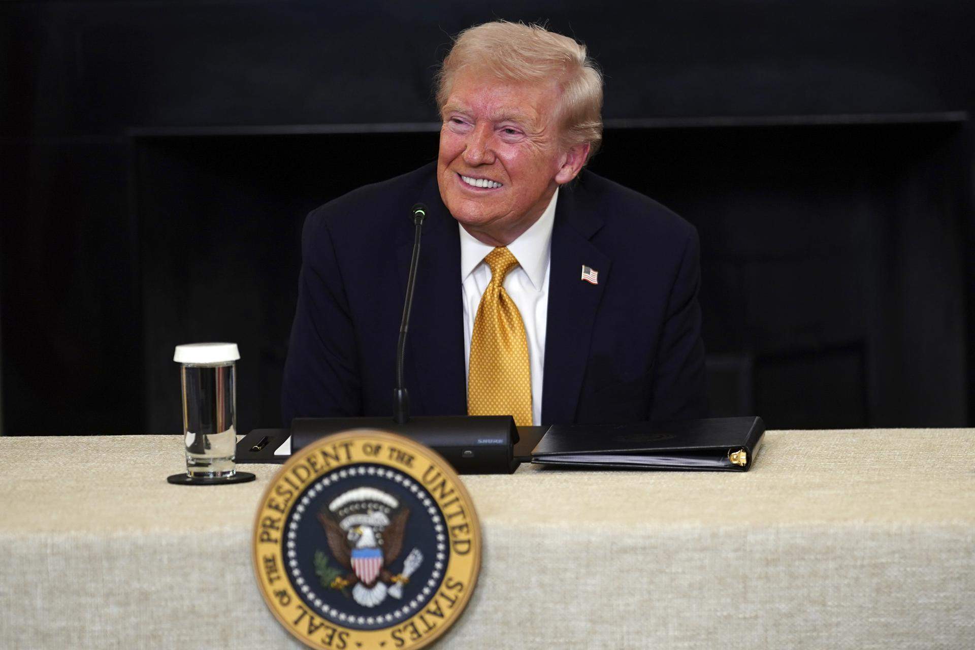 Trump revisa la història oficial de la Casa Blanca amb un relat ple de polèmica