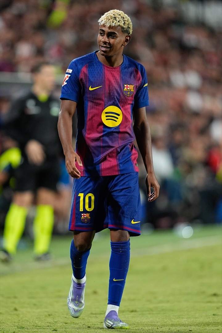 El seu nivell és per ser suplent, però el vestidor del Barça sap que juga per ser amic de Lamine Yamal