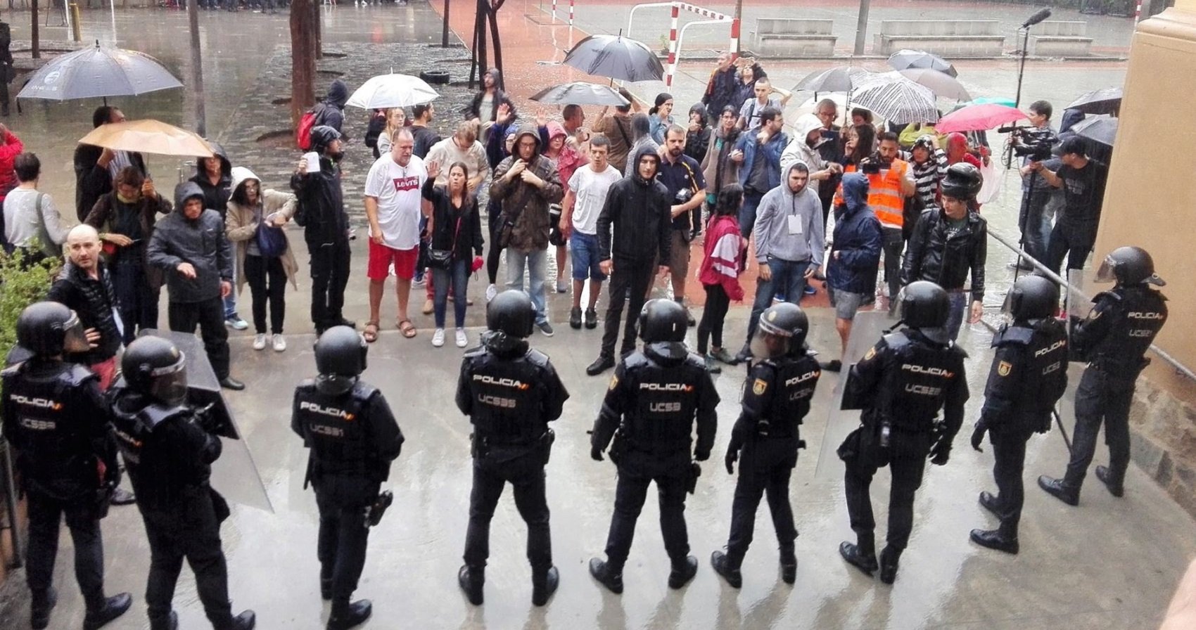 Ustec convoca concentracions davant de les escoles després de les classes per l'1-O