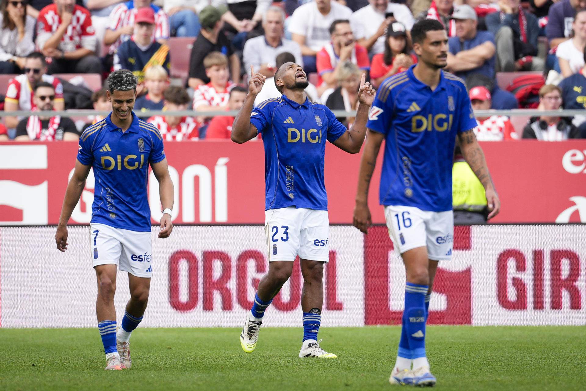 Guillermo Almada demana 2 fitxatges i 4 sortides a l'Oviedo