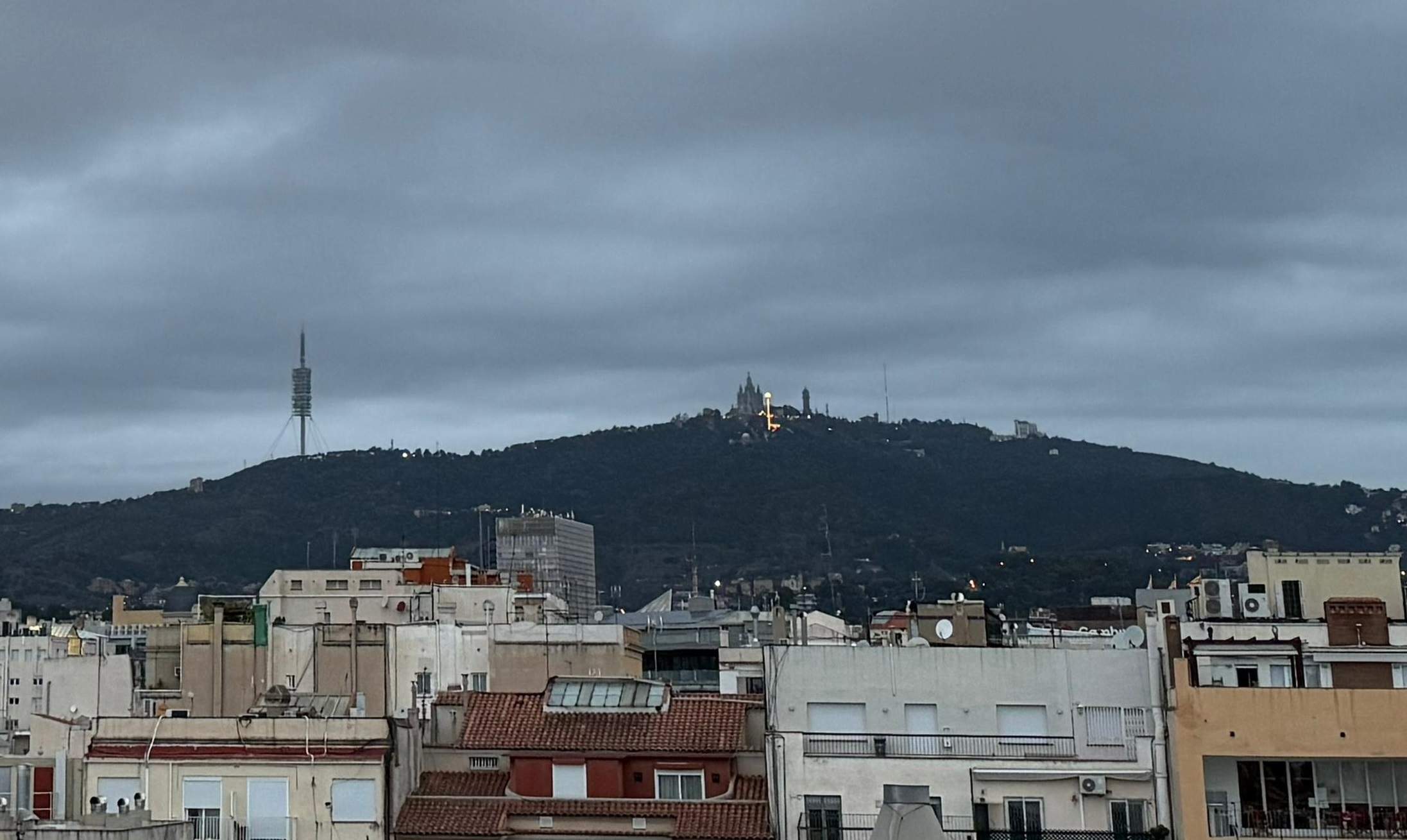 El fred arriba a Catalunya: tempestes al litoral i patacada de temperatures per una intrusió d'aire polar El fred arriba a Catalunya: tempestes al litoral i patacada de temperatures per una intrusió d'aire polar