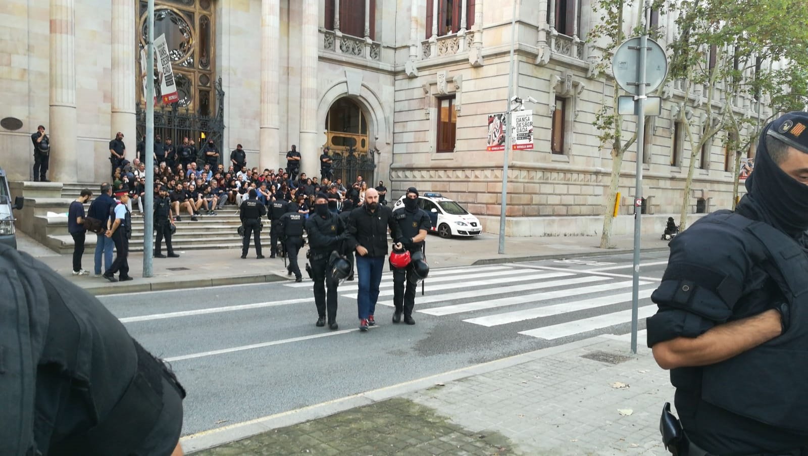 Detenido un CDR por una protesta delante del TSJC