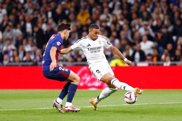Kylian Mbappé y Pau Cubarsi, durante un Clásico del Bernabéu / Foto: Europa Press Kylian Mbappé y Pau Cubarsi, durante un Clásico del Bernabéu / Foto: Europa Press