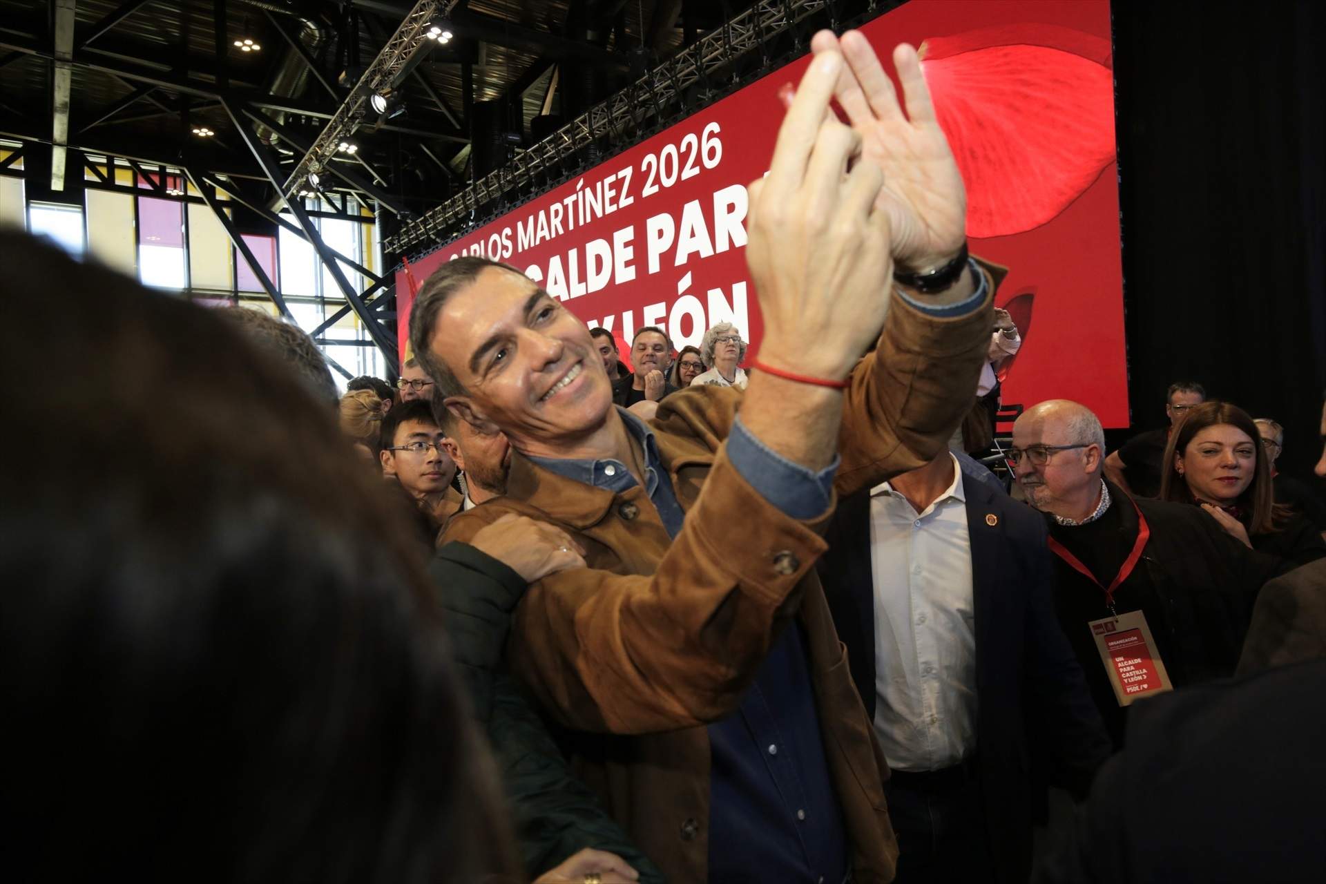 Sánchez considera "indecente" que Feijóo y Abascal mantengan al "negligente" Mazón Sánchez considera "indecente" que Feijóo y Abascal mantengan al "negligente" Mazón