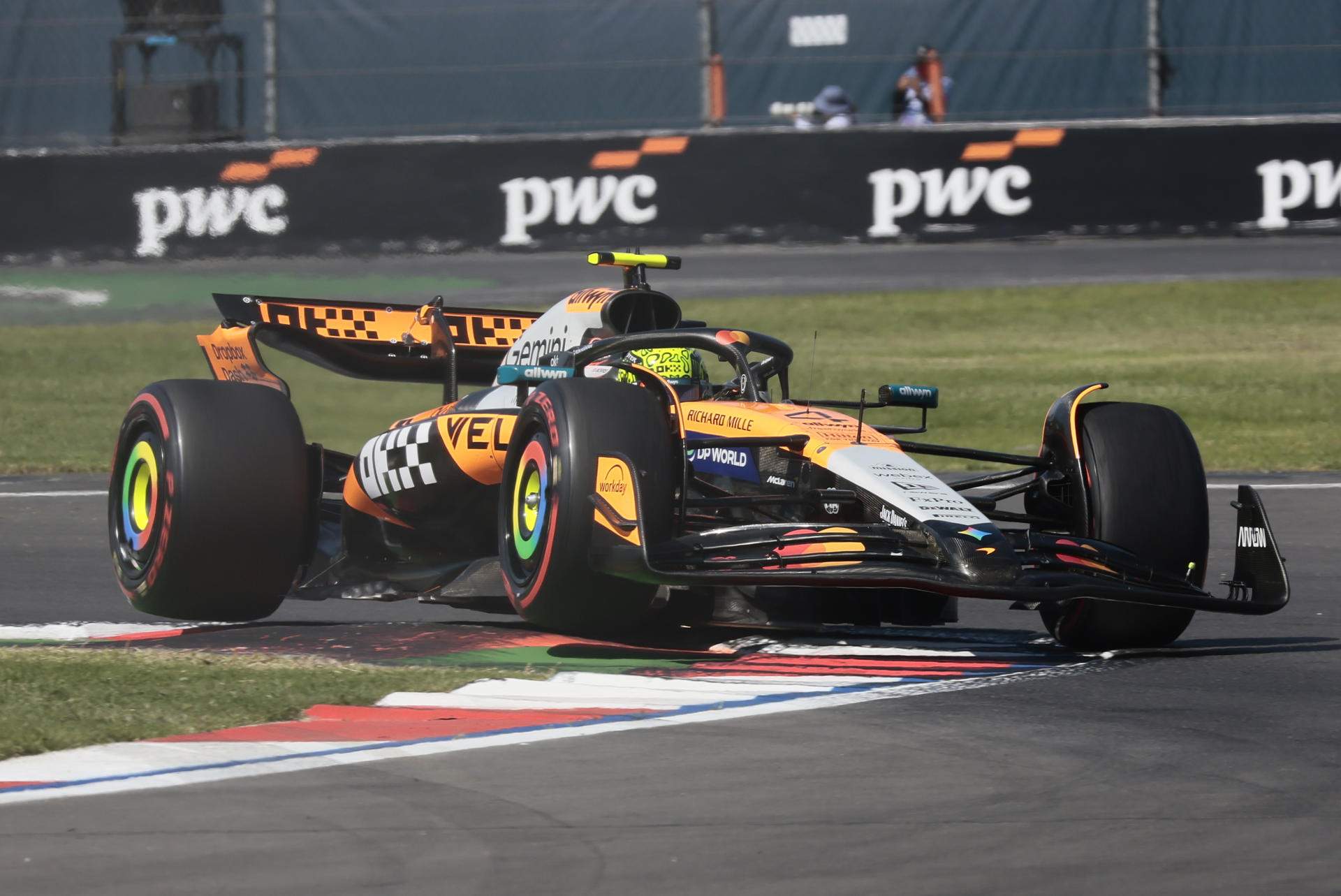 Norris guanya el GP de Mèxic i arrabassa el lideratge a Piastri en un Mundial que treu foc Norris guanya el GP de Mèxic i arrabassa el lideratge a Piastri en un Mundial que treu foc