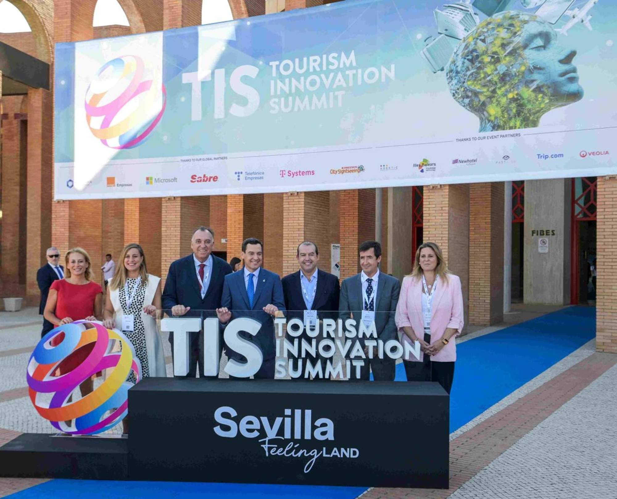 Juanma Moreno clausura TIS2025 y destaca el éxito de su sexta edición ante 8.197 profesionales del turismo Juanma Moreno clausura TIS2025 y destaca el éxito de su sexta edición ante 8.197 profesionales del turismo