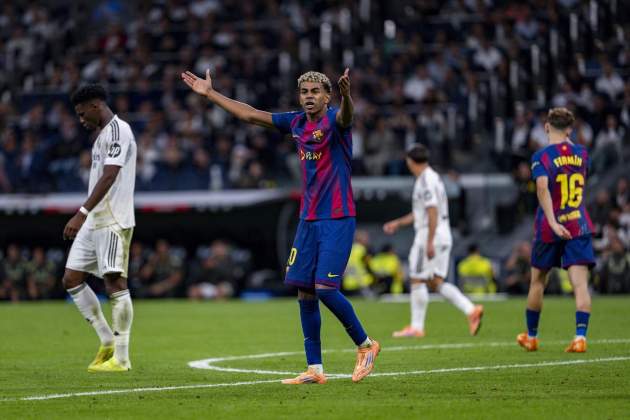 Lamine Yamal es queixa durant el Clàssic / Foto: Europa Press Lamine Yamal es queixa durant el Clàssic / Foto: Europa Press