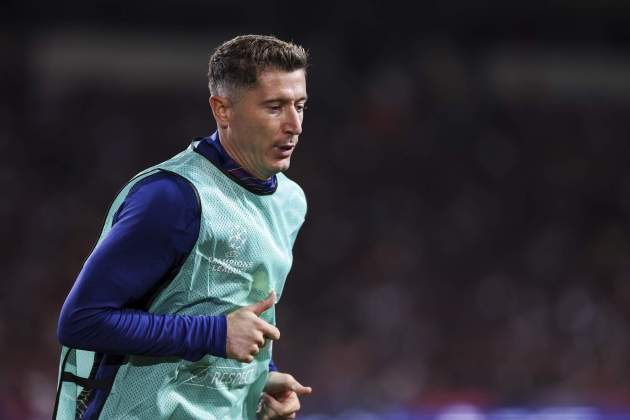 EuropaPress 6996236 robert lewandowski of fc barcelona warms up during the uefa champions