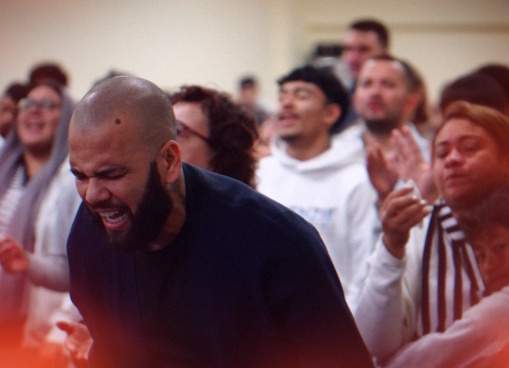 Alves cantant a Deu, Instagram
